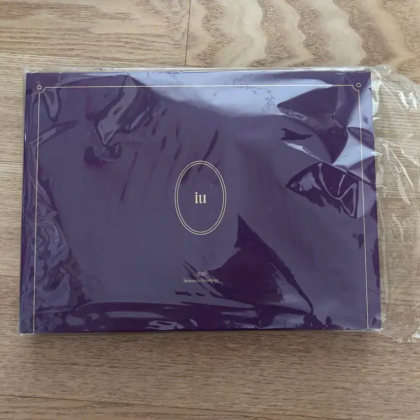 [BUNJANG] IU 2019 Season's Greetings Photobook / 아이유 2019 시즌그리팅