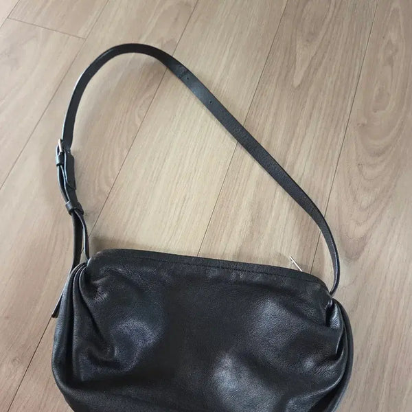 [BUNJANG] COS Gathered Leather Shoulder Bag / COS 개더드 레더 숄더백