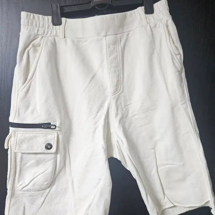[BUNJANG] Challenger White Cargo Golf Shorts / 챌린저 화이트 카고 골프 반바지