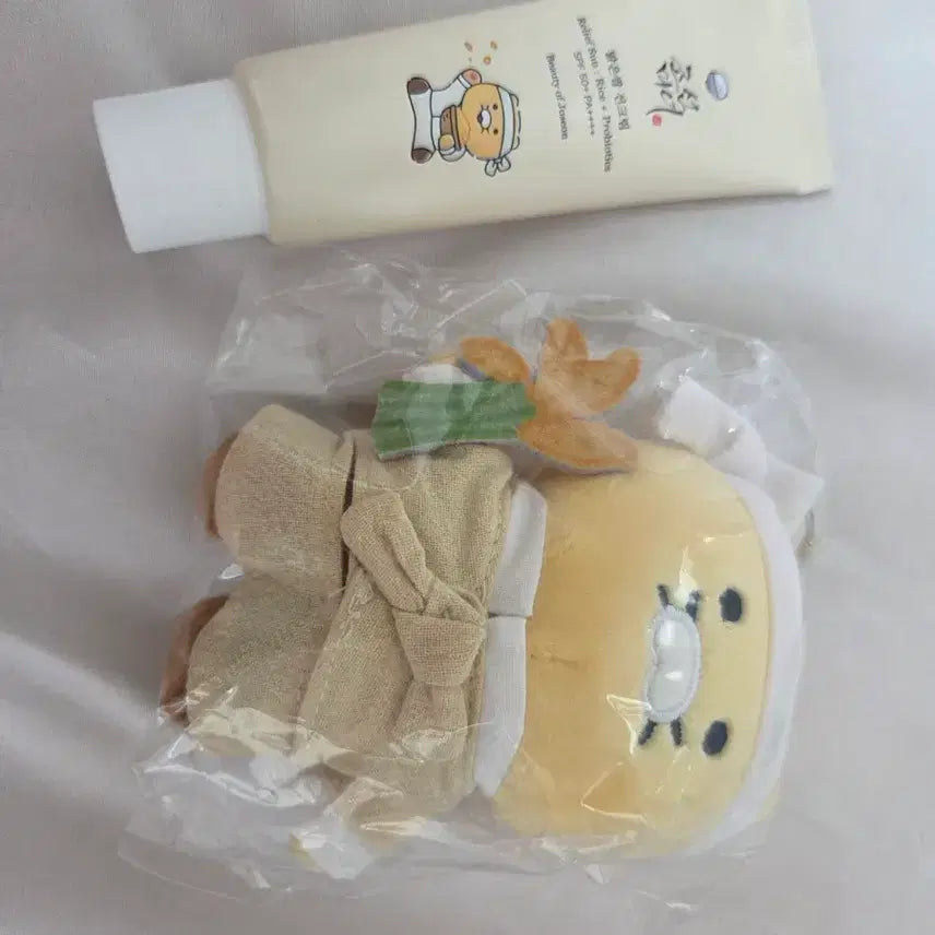 [BUNJANG] Joseon Beauty Rice + Probiotics Sun Cream 50ml Set with Farmer Chunsik Doll / 미개봉 조선미녀 선크림+ 농부춘식