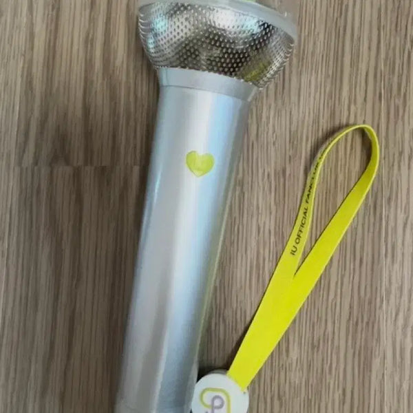 [BUNJANG] IU 1st Gen Silver AIKE Lightstick / 아이유 응원봉 실버 아이크 1기 응원봉