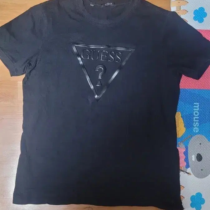 [BUNJANG] Guess Black Embossed Logo Short Sleeve T-Shirt / 게스 반팔 티셔츠 블랙