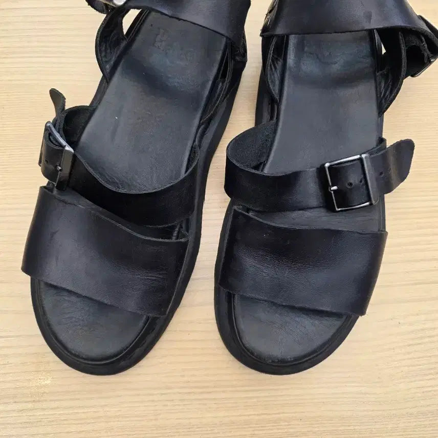 [BUNJANG] Dr. Martens Gryphon Strap Sandals Black UK9 / 닥터마틴 그리폰 스트랩 샌들 블랙 UK9