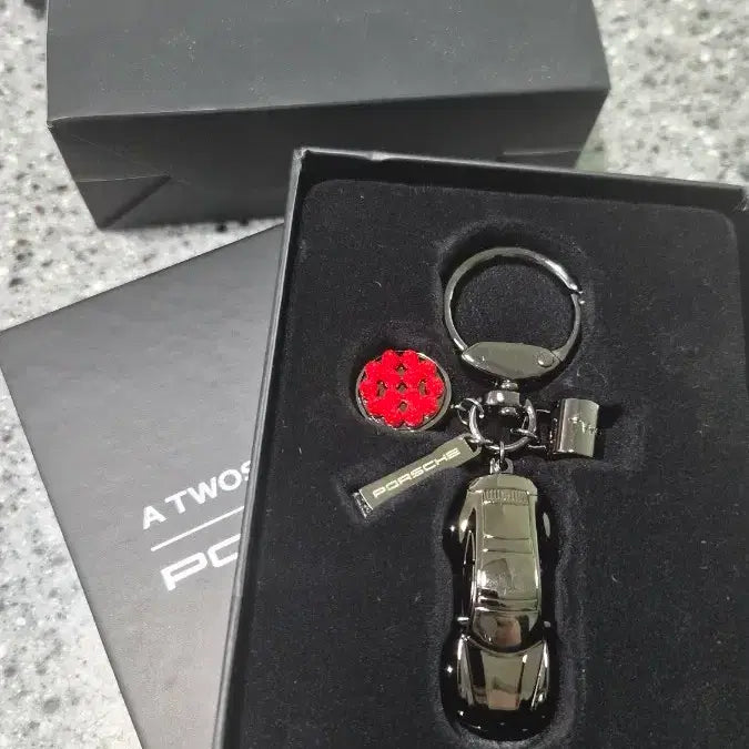 [BUNJANG] Twosome Porsche Collaboration Keychain Black / 투썸 포르쉐 콜라보 키링 블랙 미사용품 판매