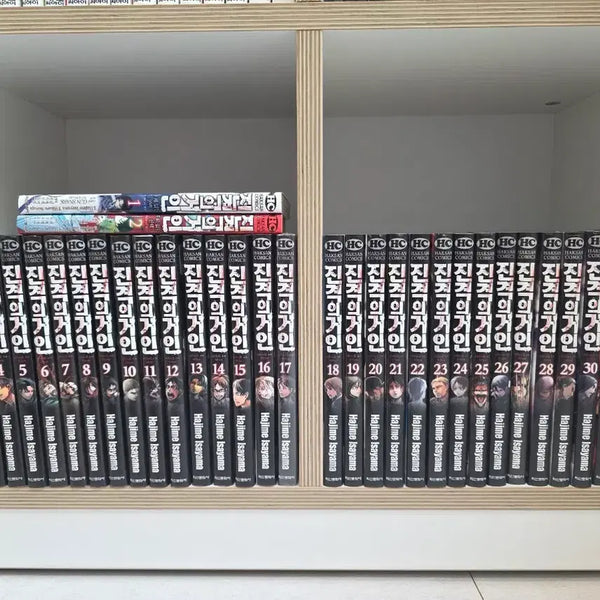 [BUNJANG] Attack on Titan Complete Set (Volumes 1-34) + Side Story 4 Volumes / 진격의 거인 전권(1-34)+ 외전4권