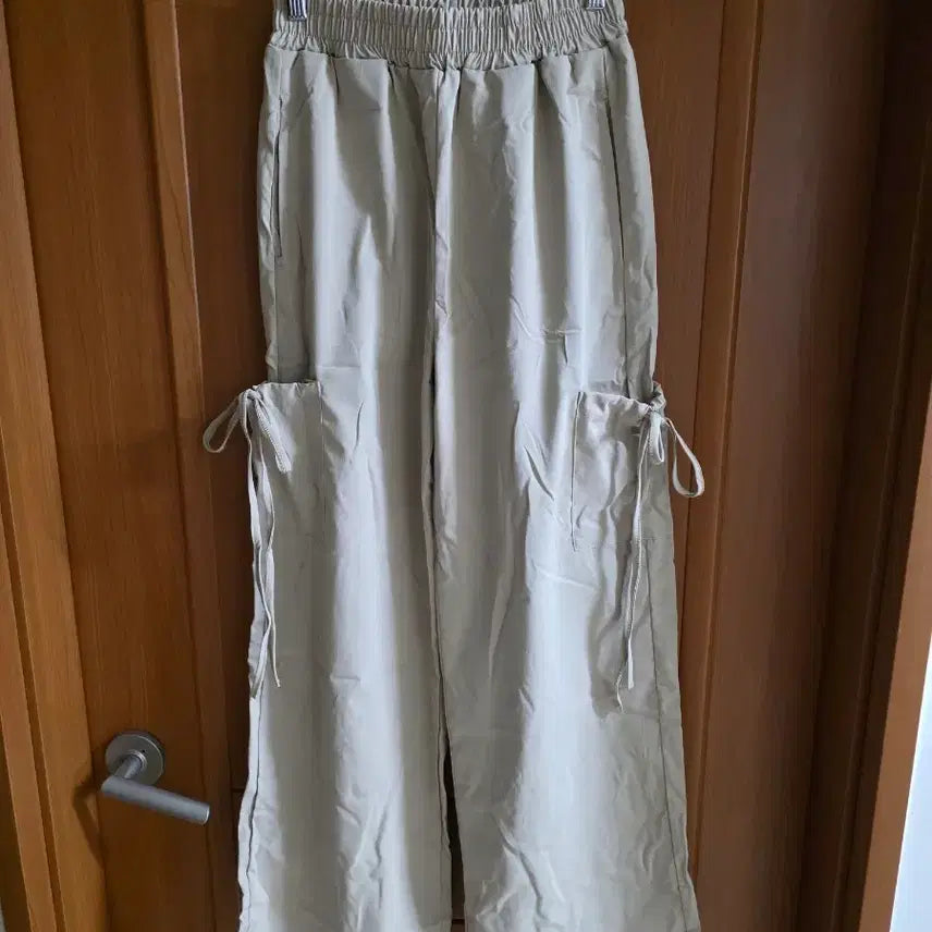 [BUNJANG] Ribbon Cargo Pocket Slacks Pants - Beige / (새상품) 카고 리본주머니 슬랙스 바지..베이지