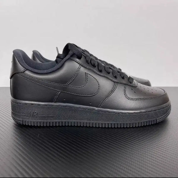 [BUNJANG] Nike Air Force 1 '07 Low Sneakers CW2288-001 Black / 새상품 나이키 에어 포스 1 07 CW2288 001 로우 스니커즈 블랙