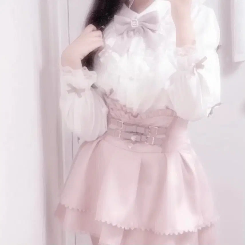 [BUNJANG] Noemie Pink Ribbon Long Sleeve Blouse & Liz Lisa 2-Tier Bell Pink Lace Skirt Set / 양산형 블라우스 양지뢰 스커트 리즈리사 2연벨 노에미 핑크 리본