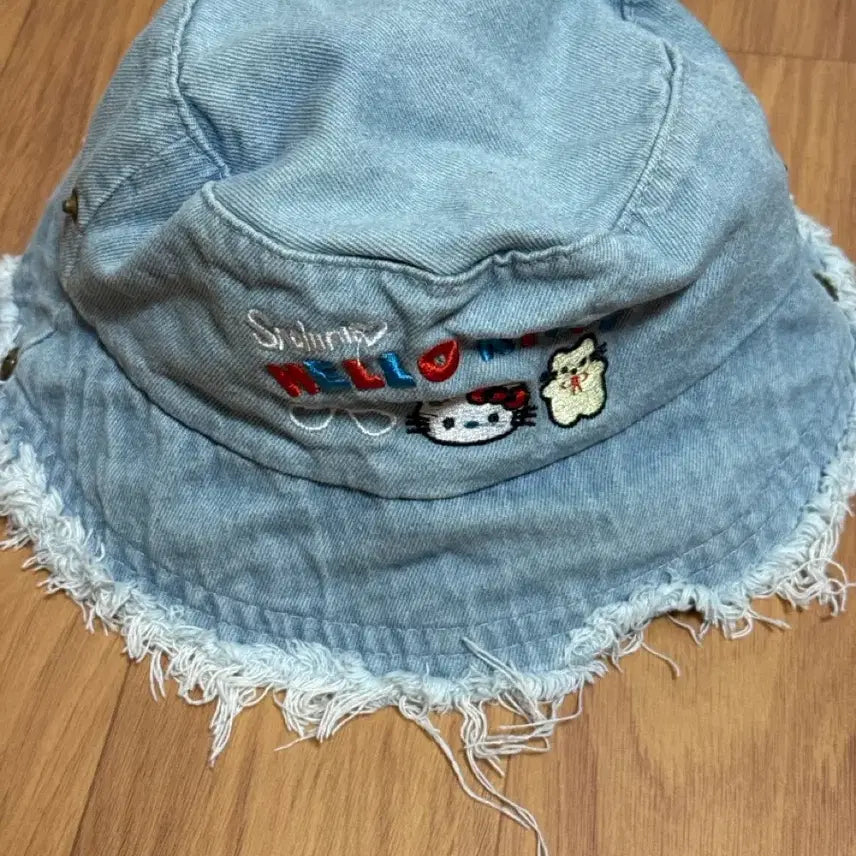 [BUNJANG] Hello Kitty Denim Bucket Hat / 키티모자 청 버킷햇
