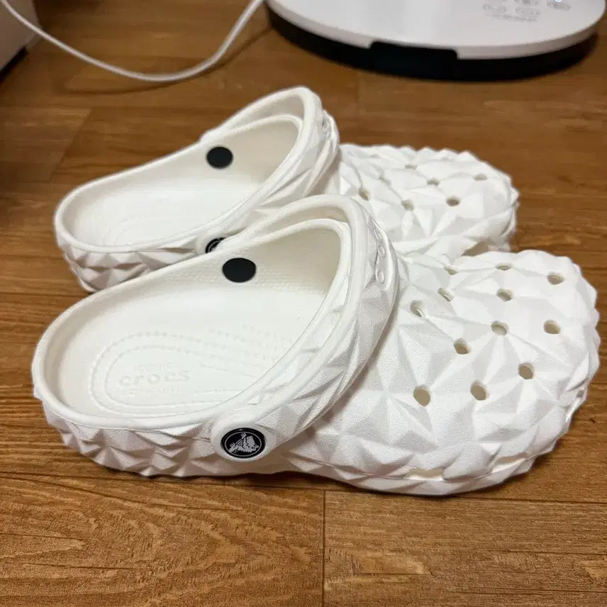 [BUNJANG] Crocs Geometric Clog White / 크록스 지오매트릭 클로그 화이트