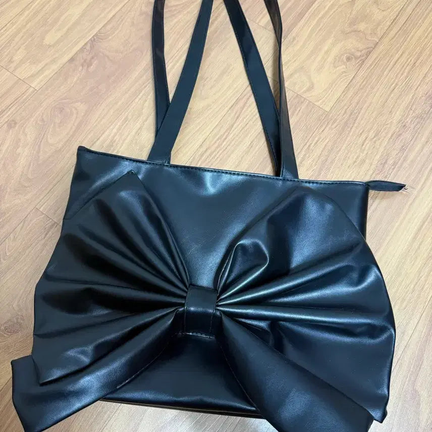 [BUNJANG] Ribbon Detail Black Faux Leather Shoulder Bag / 리본 가죽가방