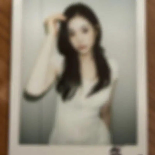 [BUNJANG] tripleS Jiyeon Signed Polaroid / tripleS 트리플에스 지연 싸인 폴라로이드
