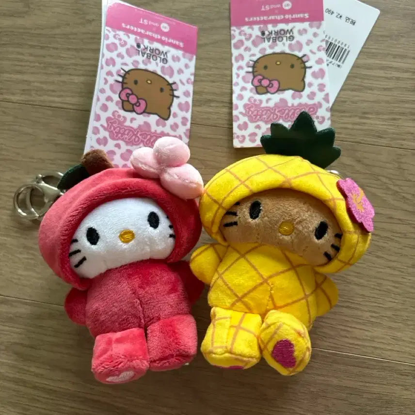 [BUNJANG] Hello Kitty Pineapple Strawberry Charm Set / 헬로키티 파인애플/딸기 키링 세트