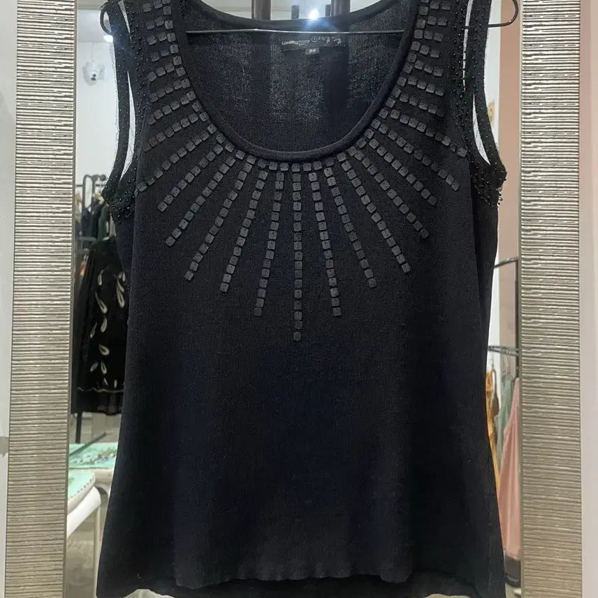 [BUNJANG] Liesangbong Paris Black Cubic Sleeveless Top / liesangbong 파리 블랙 큐빅 장식 나시 88