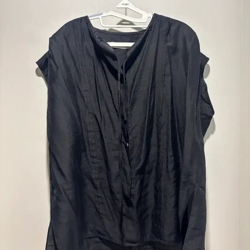 [BUNJANG] Black Shirt with Wrinkle Detail / 블랙 셔츠
