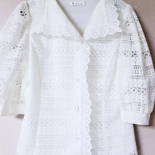 [BUNJANG] It Michaa Punching Collar Short-Sleeve Blouse / 잇미샤  펀칭 카라 반팔블라우스 폴1350