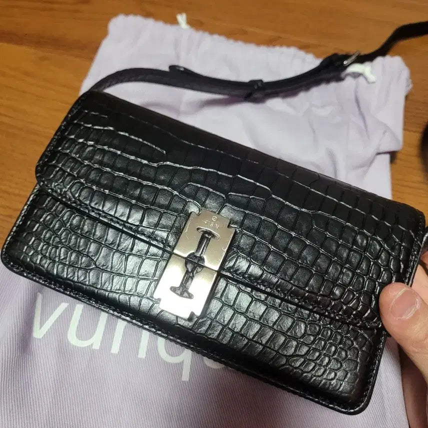 [BUNJANG] VUNQUE Crocodile Pattern Leather Crossbody Bag / 분크 크로스백