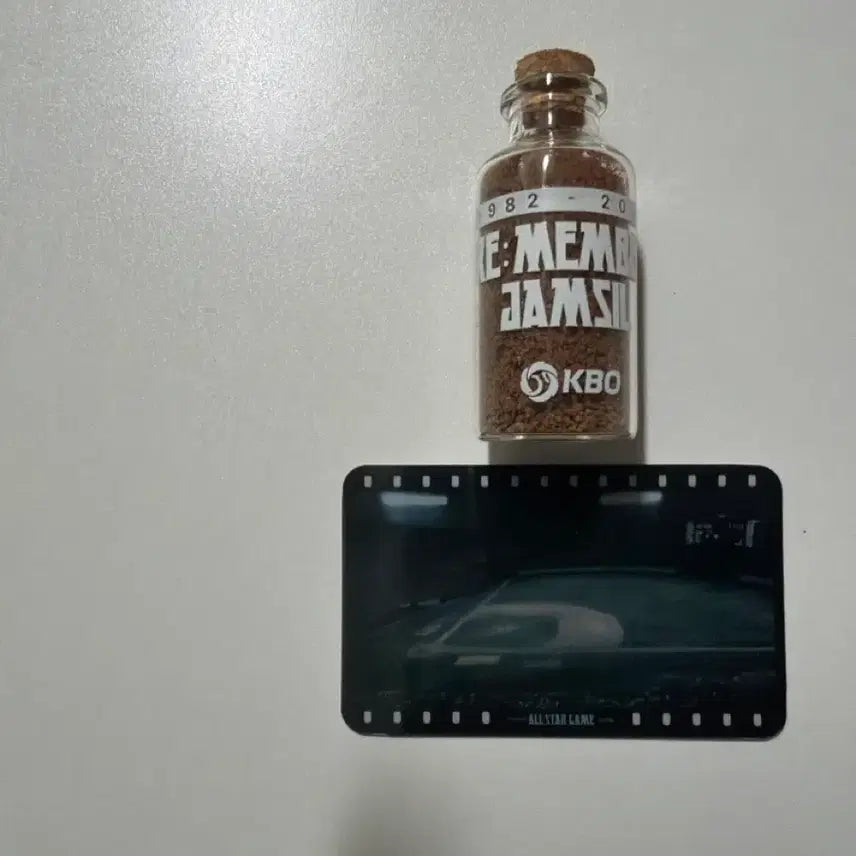 [BUNJANG] KBO All-Star Game 2022 Souvenir Clay Bottle + Film Card Set / KBO 올스타전 기념품 2022 흙병 + 필름 카드