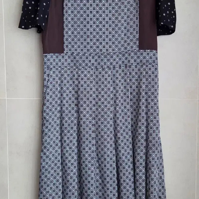 [BUNJANG] Marron Edition Brown Pattern Color-Block Short-Sleeve Long Pleated Dress / 마론 에디션 브라운 패턴 배색 반팔 롱 플리츠 원피스 프리사이즈택포