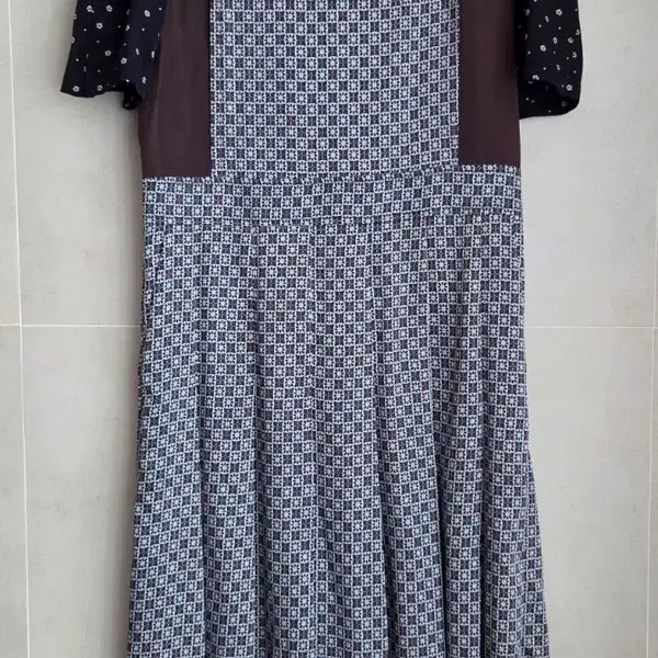 [BUNJANG] Marron Edition Brown Pattern Color-Block Short-Sleeve Long Pleated Dress / 마론 에디션 브라운 패턴 배색 반팔 롱 플리츠 원피스 프리사이즈택포