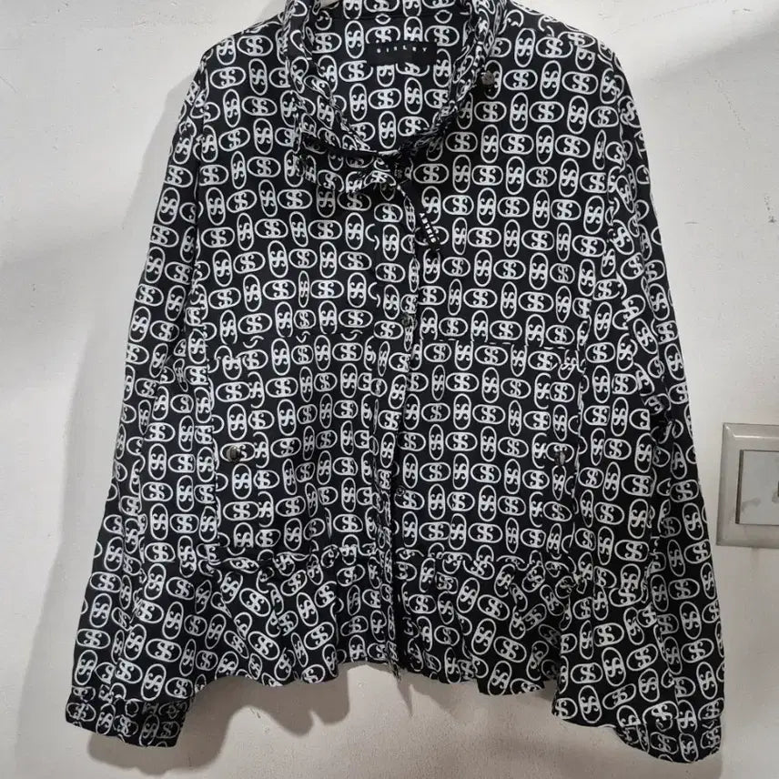 [BUNJANG] Sisley 25SS Hooded Zip-Up Windbreaker Jumper / 시슬리 후드집업 바람막이 점퍼 25ss