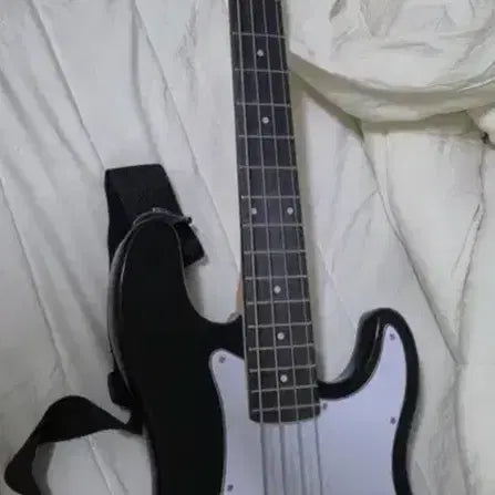 [BUNJANG] Black Electric Bass Guitar / 베이스 판매합니다!