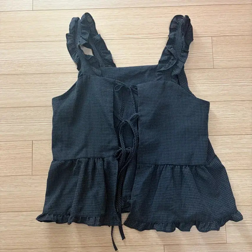 [BUNJANG] Checkered Frill Ribbon Sleeveless Blouse / 체크 프릴 리본 나시 블라우스