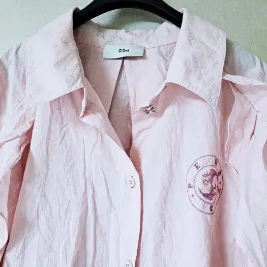 [BUNJANG] Ozssecon Pink Seersucker Blouse / 오즈세컨 연핑크 프릴소매단 시어서커블라우스 폴1350
