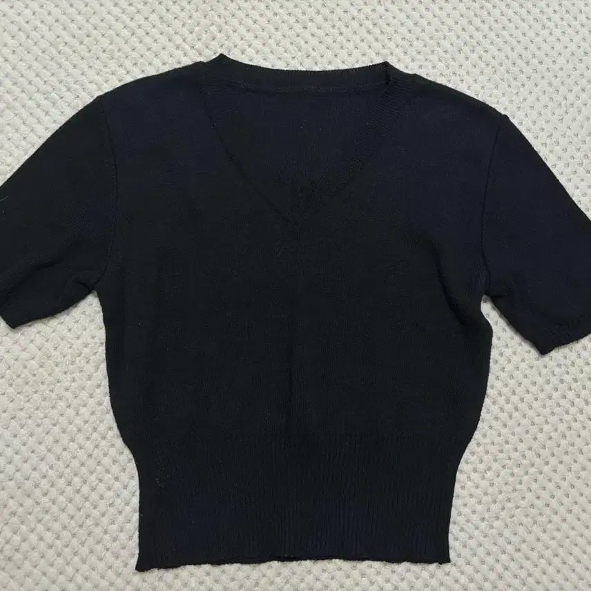 [BUNJANG] Black V-Neck Short Sleeve Knit / 블랙 브이넥 반팔 니트