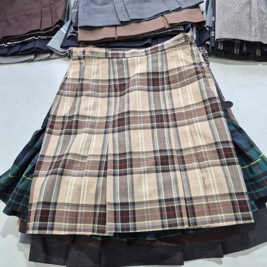 [BUNJANG] Used School Skirt Size 68 / 중고 교복치마 사이즈 68. 20장 재고떨이