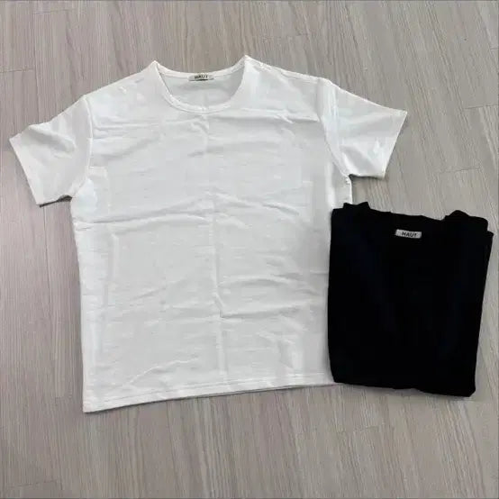 [BUNJANG] Unisex Short-Sleeve T-Shirt - Black/White / 새상품 남녀공용 반팔 목늘어남x