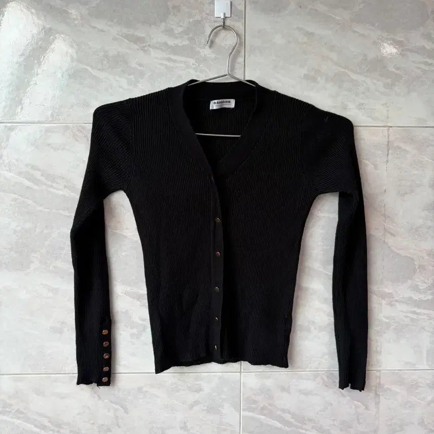 [BUNJANG] Black Button Knit Cardigan / 블랙 버튼 니트