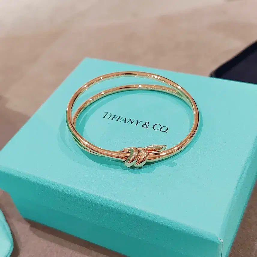 [BUNJANG] Tiffany & Co. Logo Design 18K Gold Bracelet / 티파니 앤 코 로고 디자인 18K 골드 팔찌 남녀공용 커플용 골드 16호