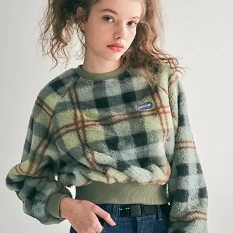 [BUNJANG] Outdoor Check Cropped Sweatshirt / 아웃도어 체크 크롭 맨투맨