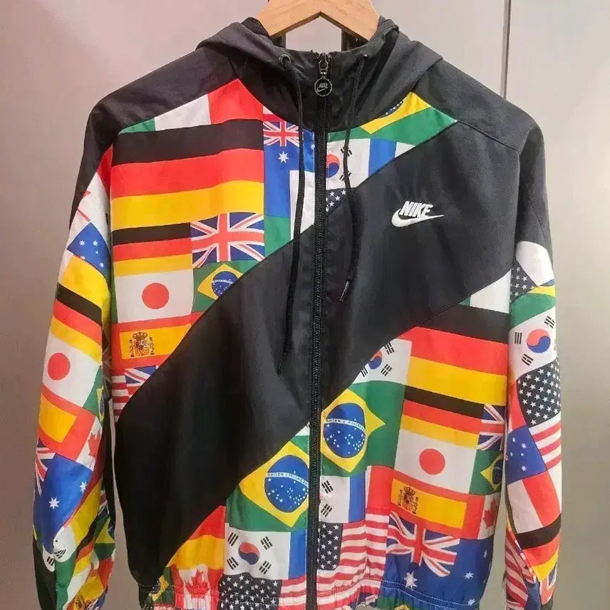 [BUNJANG] Nike Women's World Flag Windrunner Hooded Jacket / 나이키 여성 월드 플래그 윈드러너 후드 바람막이 S 오버핏