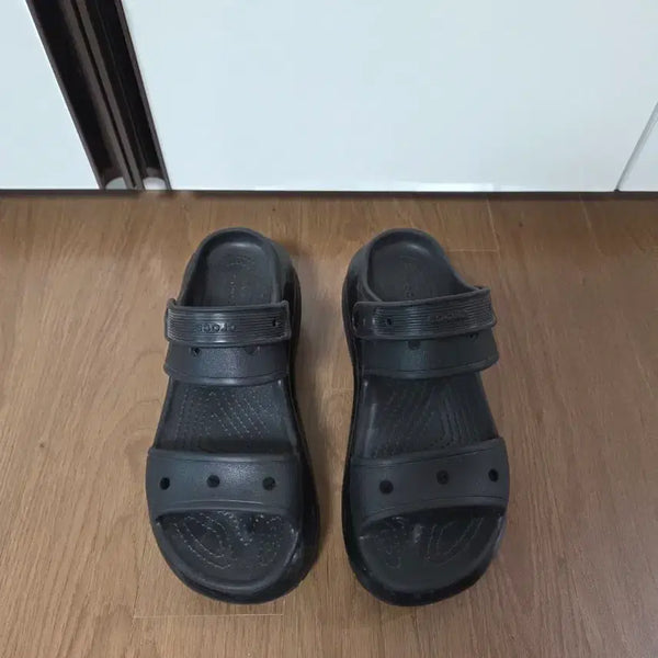 [BUNJANG] Crocs Platform Sandals Black / 크록스 키높이 샌들 블랙