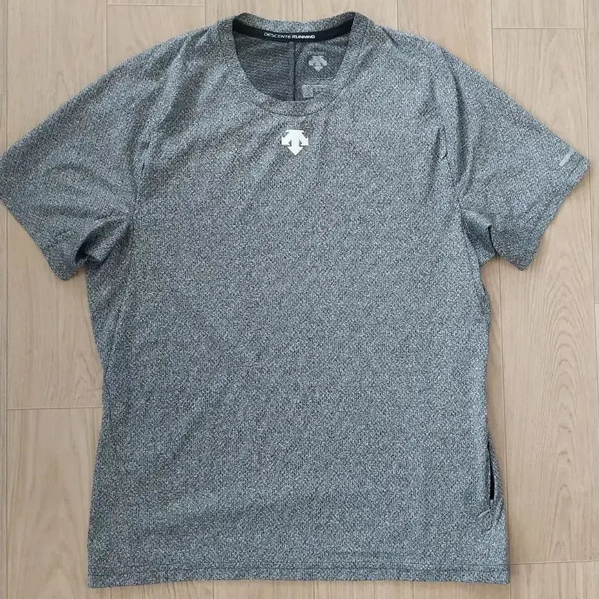 [BUNJANG] Descente Running T-Shirt (Size 95) / xxx 데상트 런닝전용 티셔츠 95 남여공용