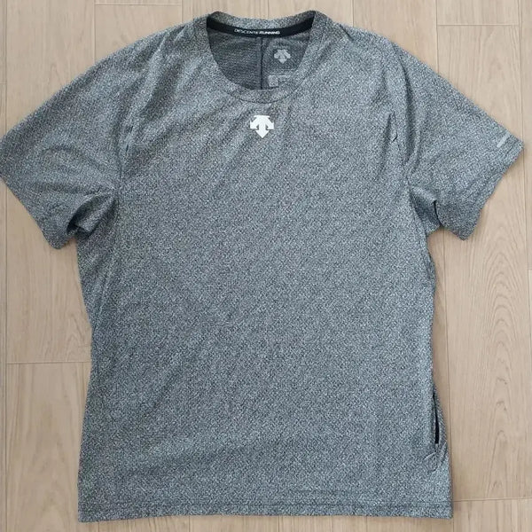 [BUNJANG] Descente Running T-Shirt (Size 95) / xxx 데상트 런닝전용 티셔츠 95 남여공용