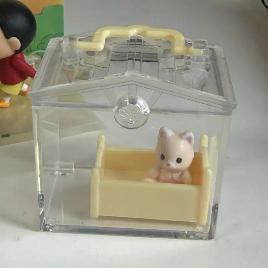 [BUNJANG] Sylvanian Families Cat Figure Transparent Birdcage Gacha Toy / 실바니안 고양이 피규어 투명 새장 가챠