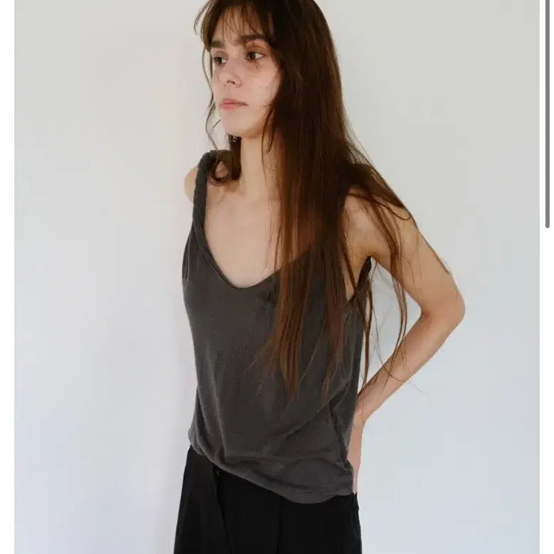 [BUNJANG] TheReal Twist Sleeveless Charcoal / 더릴 트위스트 슬리브리스 차콜
