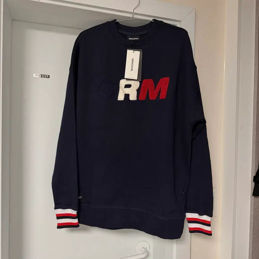 [BUNJANG] Groove Rime Fleece Applique Logo Sweatshirt Navy M / 새상품) 원가 59000 그루브라임 뽀글이와펜 로고 맨투맨 네이비 M