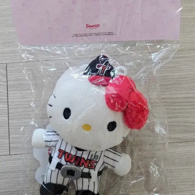 [BUNJANG] LG Twins Hello Kitty Keychain / lg 트윈스 헬로키티 키링
