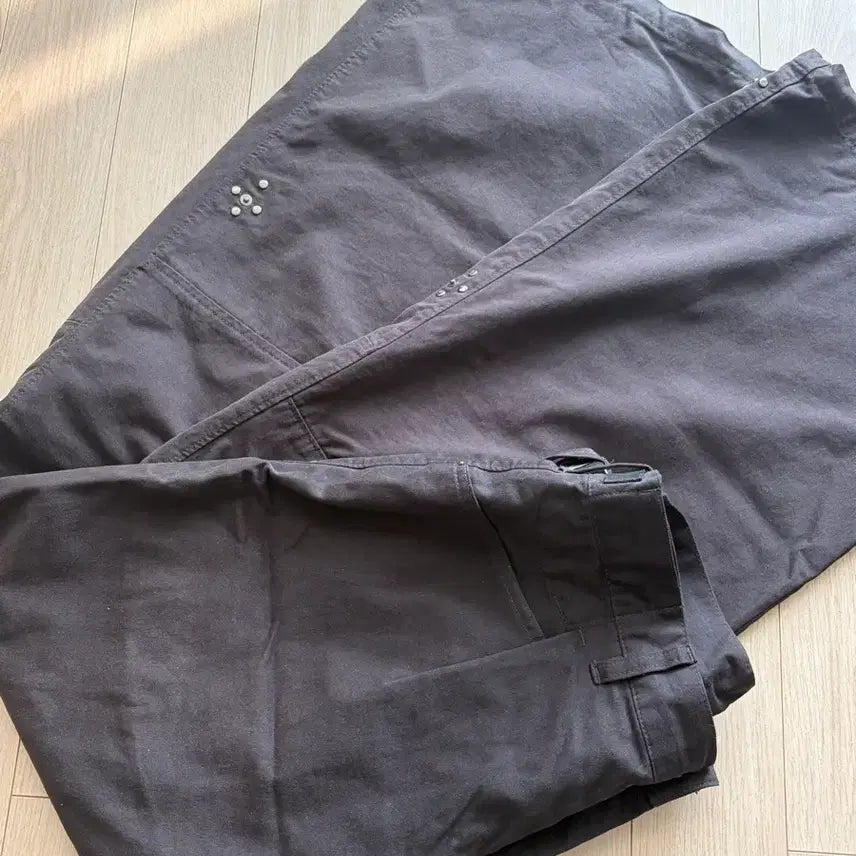 [BUNJANG] Polilu 1011 Rivet Flower Vintage Charcoal Pants Size 2 / [2] 폴리테루 1011 고시마 팬츠 리벳 플라워 빈티지 차콜