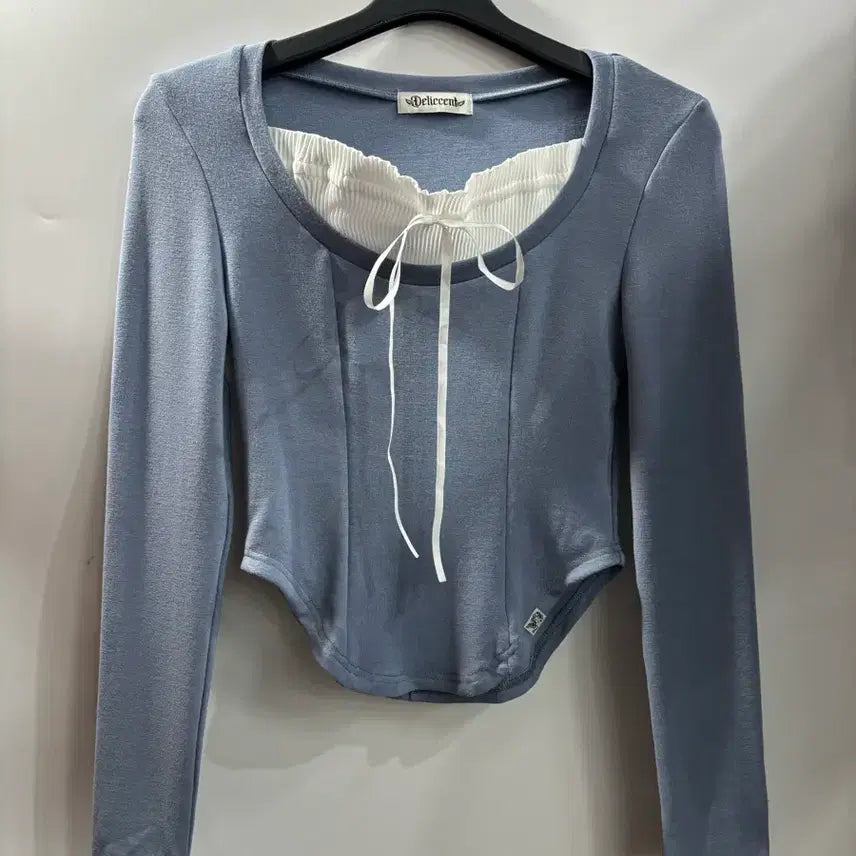 [BUNJANG] Deliccent Ribbon Frill Detail Cropped Long Sleeve T-Shirt Blue-Gray / 델리센트 리본 프릴 포인트 크롭 긴팔티 블루그레이  1.5