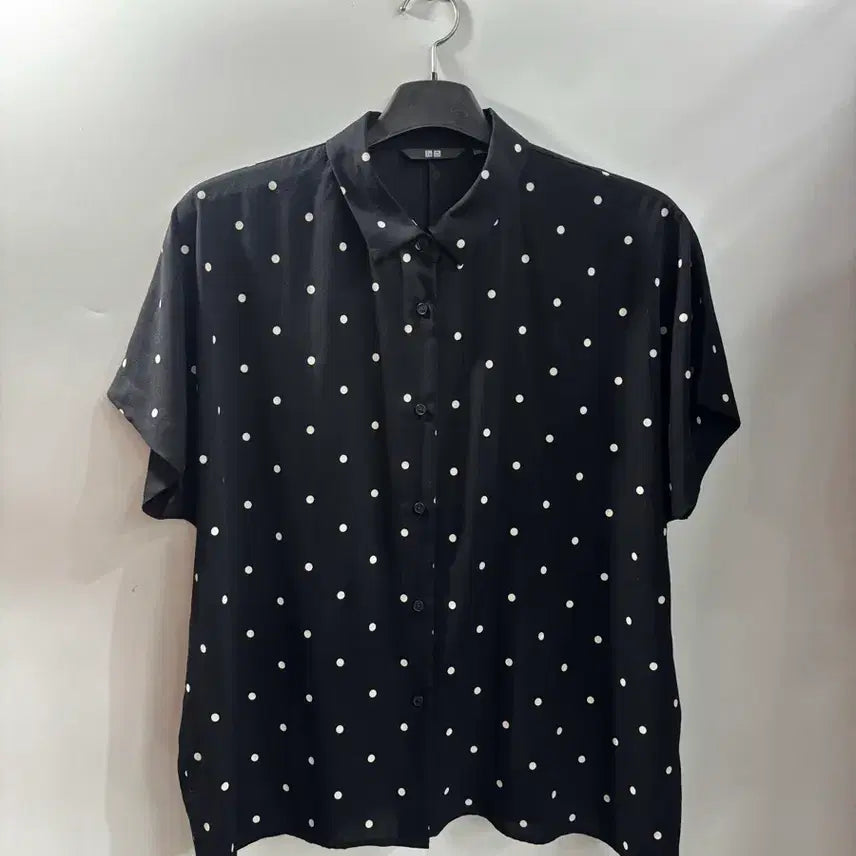 [BUNJANG] Uniqlo Black Dot Pattern Short Sleeve Shirt Blouse (M) / (M) 유니클로 블랙 도트 패턴 반팔 셔츠 블라우스 1.0