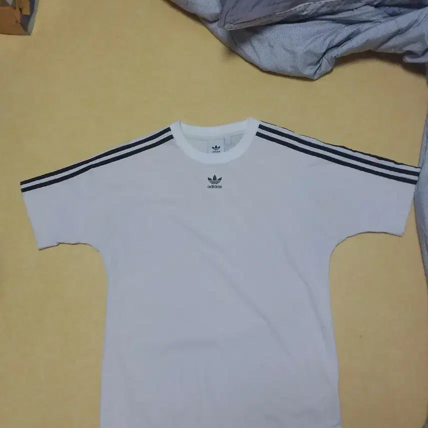 [BUNJANG] Adidas Three-Stripes T-Shirt / 아디다스 반팔