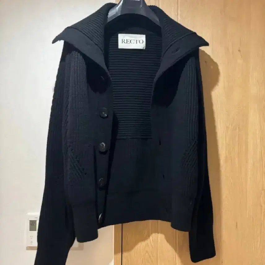 [BUNJANG] Recto Cropped Cardigan / 렉토 가디건