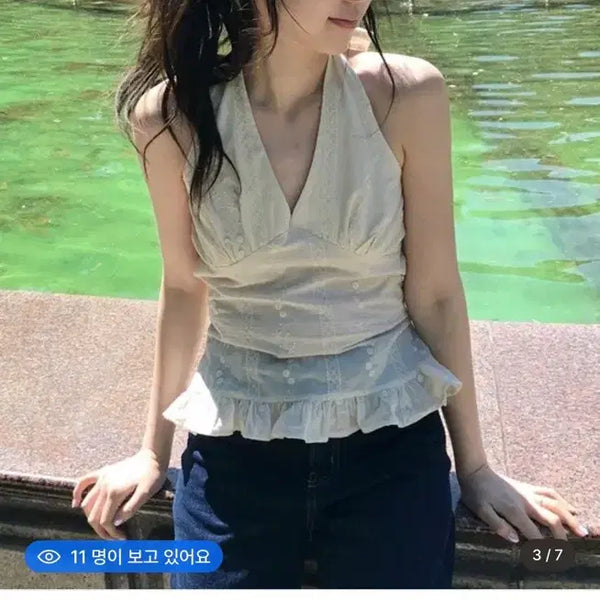 [BUNJANG] Letter From Moon Punching Lace Halterneck Sleeveless - Cream / (새)레터프롬문 펀칭 레이스 홀터넥 슬리브리스-크림