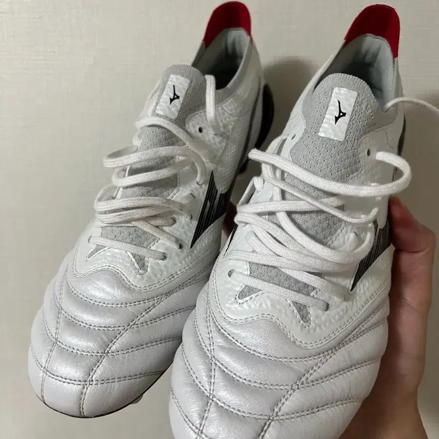 [BUNJANG] Mizuno Morelia Neo IV Beta Elite MD Soccer Cleats / 미즈노 모렐리아 네오4 베타 엘리트 md 260
