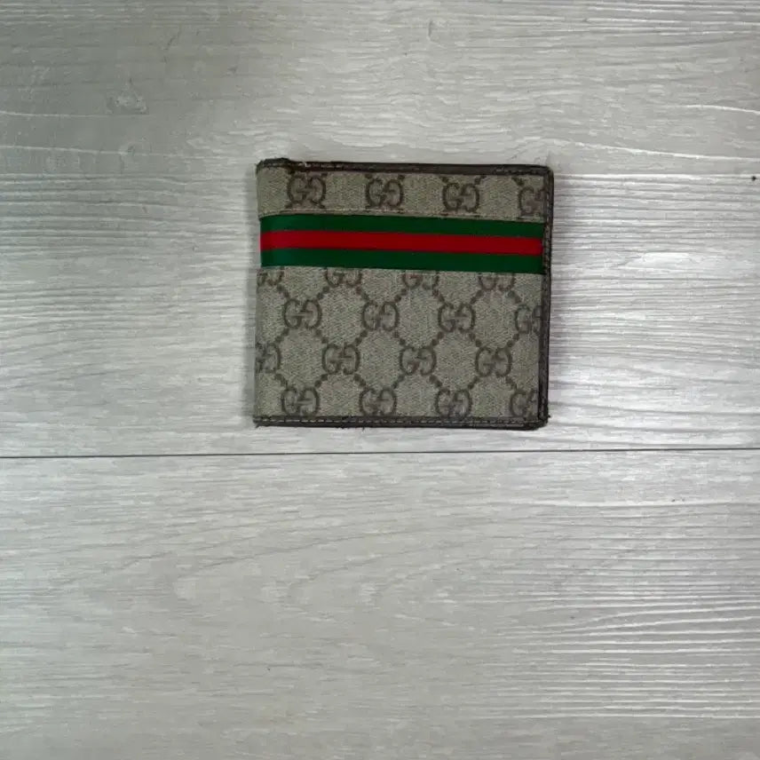[BUNJANG] Gucci GG Logo Bi-fold Wallet / 구찌 반지갑 GG 로고 삼선